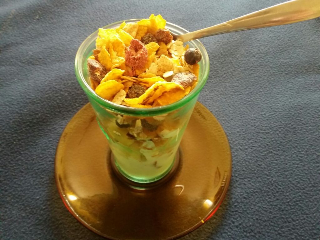 Cornflakes and Fruit Yogurt Smoothie