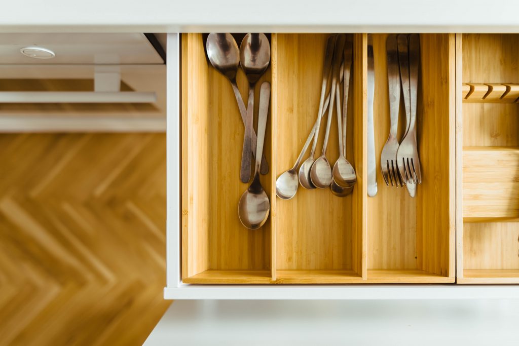 how to organize kitchen cabinets